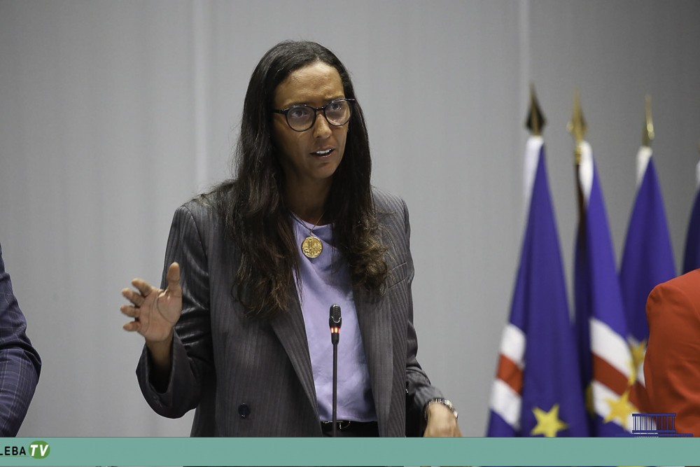 Jandira Hopfeer Almada é a primeira mulher a presidir o parlamento de Cabo-Verde