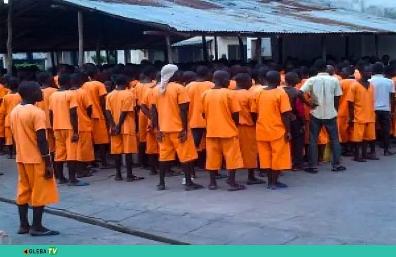 Moçambique vai introduzir, pela primeira vez, pulseiras electrónicas para reduzir a superlotação das cadeias